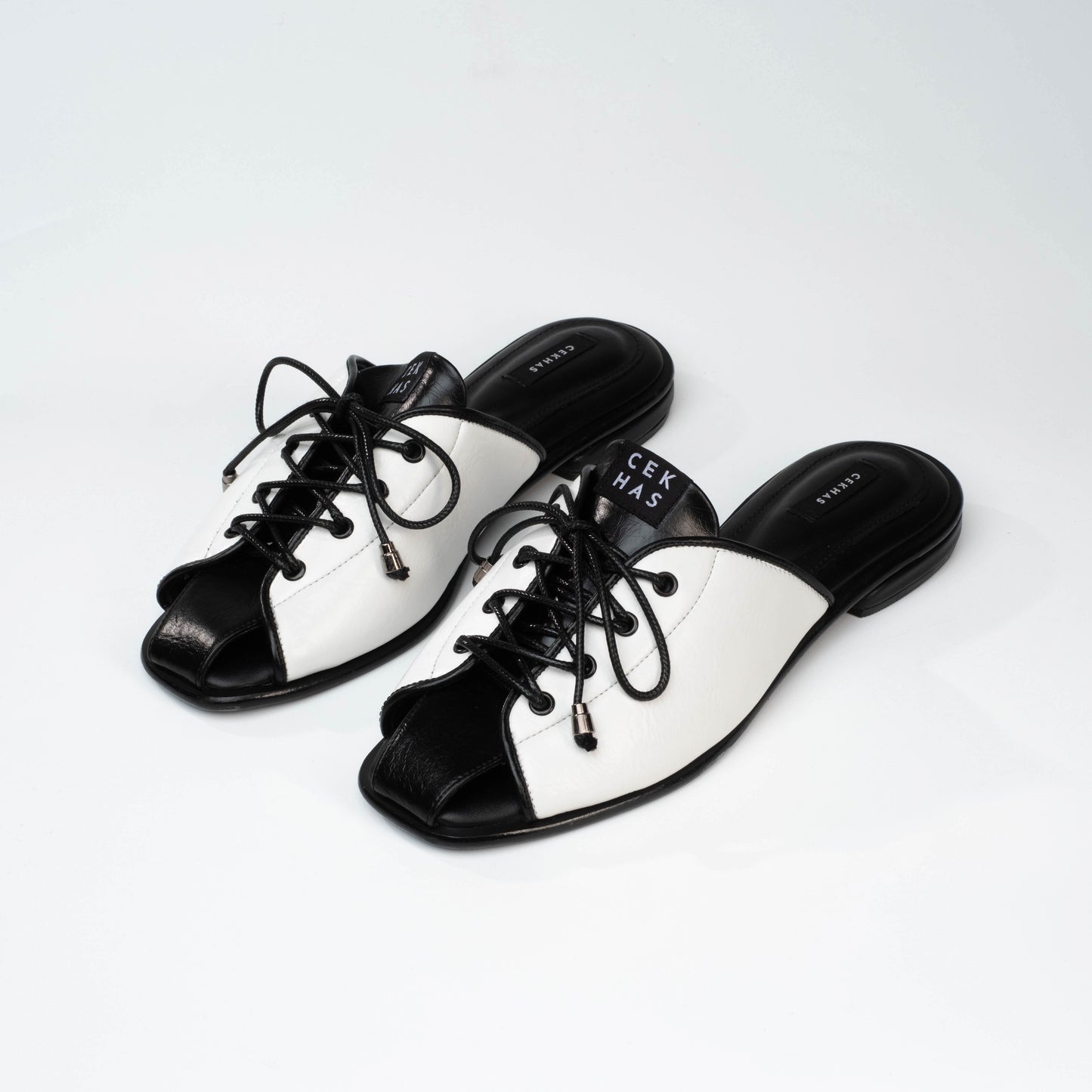 Maddie White Mules - Sommar Bliss Collection