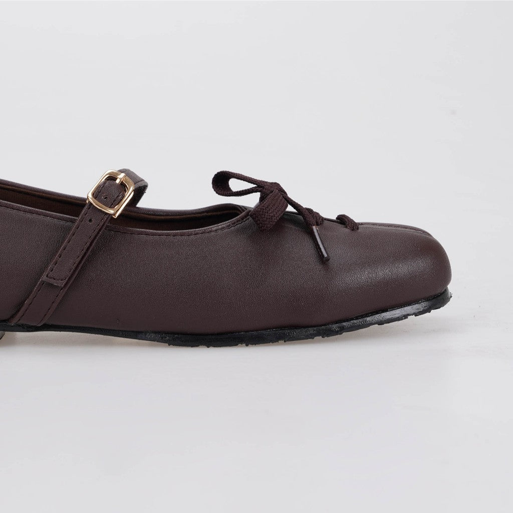 Essential - Lona Brown Flat Shoes S/S 2026 KL Collection