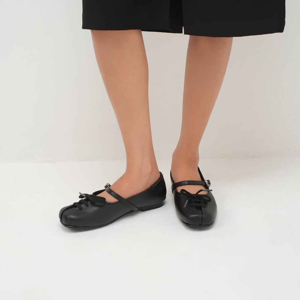 Essential - Lona Black Flat Shoes S/S 2026 KL Collection