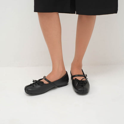 Essential - Lona Black Flat Shoes S/S 2026 KL Collection