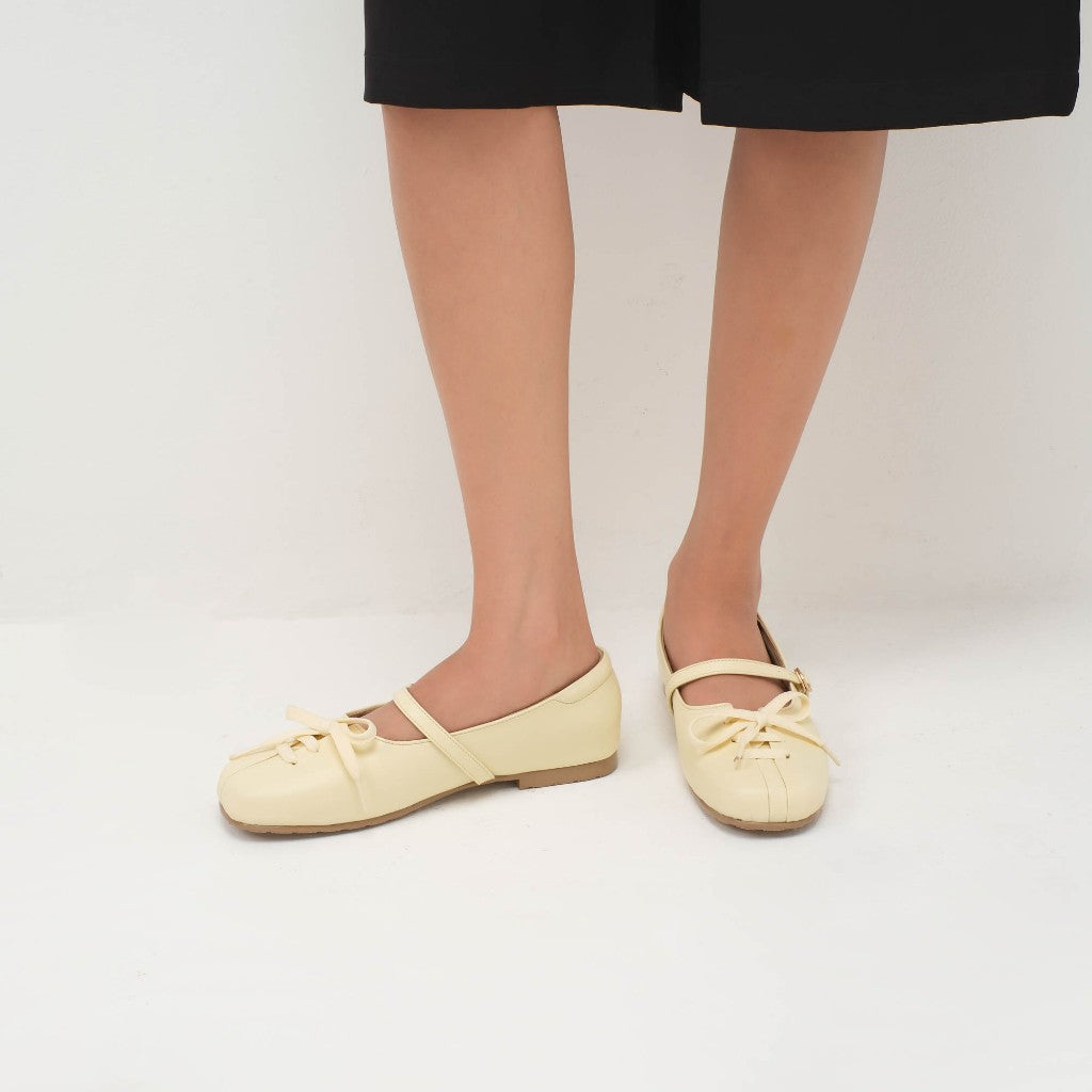 Essential - Lona Butter Yellow Flat Shoes S/S 2026 KL Collection
